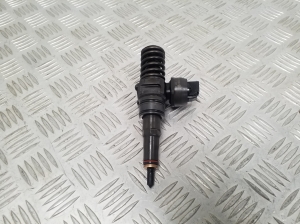  Fuel injector 