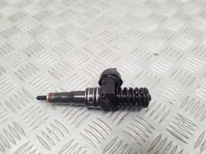  Fuel injector 