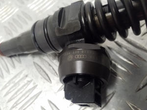  Fuel injector 