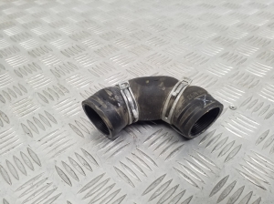 Volkswagen Passat B8 (2014–2023) Intercooler hose 04L131525A - 2