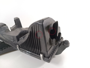 BMW 1 SERIES F21 (2011–2017) Luftfiltergehäuse 13717597582 - 4