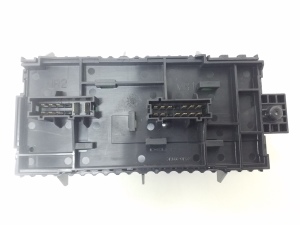 Mercedes Benz A-Class 176 (2012–2018) Kaitsmeploki hoidik kapoti all A2469060093 - 3