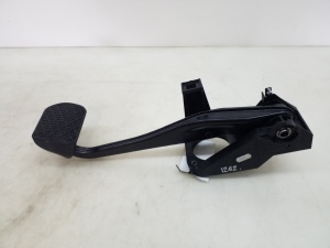 Mercedes Benz A-Class 176 (2012–2018) Piduripedaal A2462920308 - 2