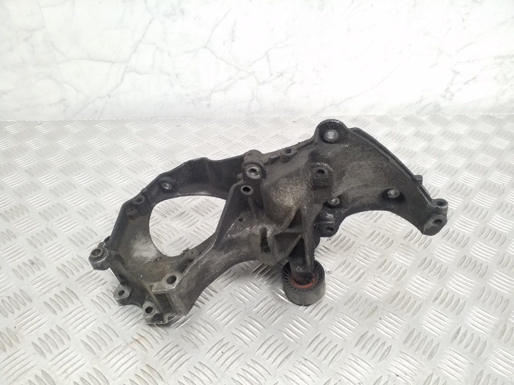 NISSAN Primastar 1 generation (2002-2014) Кронштейн генератора 8200016644 24976879