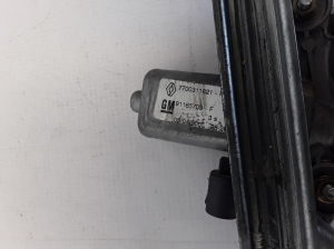 RENAULT Trafic II (2001–2014) Front door window regulator 7700311821 - 2