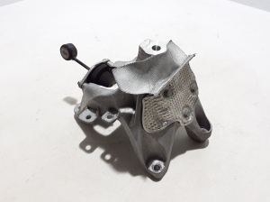  Engine holder 