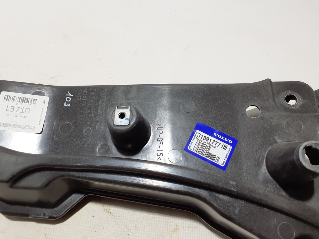 VOLVO XC90 2 generation (2014-2024) Front Left Fender Holder 31391777 25082846