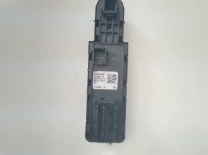 Opel Corsa F (2019–2026) Front door glass switch 10025552 - 3