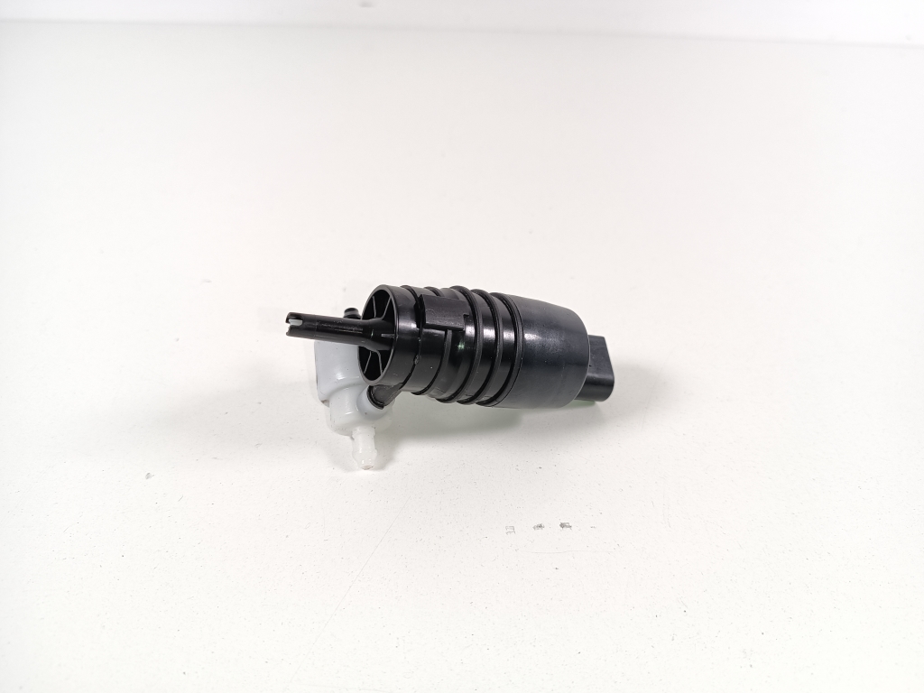 BMW X3 G01 (2017–2026) Front windshield washer pump 7388349 BMW X3 G01 (2017–2026) Front windshield washer pump 7388349