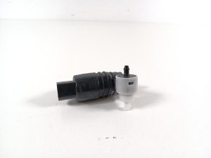 BMW X3 G01 (2017–2026) Front windshield washer pump 7388349 - 3