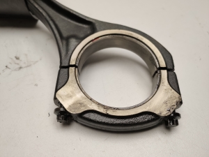  Connecting rod 