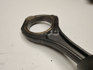  Connecting rod 