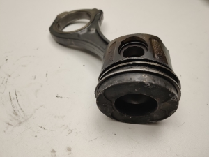  Connecting rod 