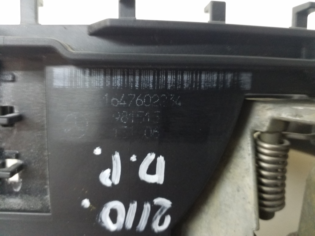 MERCEDES-BENZ M (W164) Priekinių dešinių durų išorinė rankenėlė A1647600670, A1647600670, A1647600477 20981549
