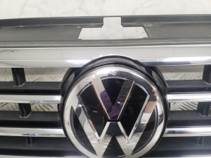  Front grille 