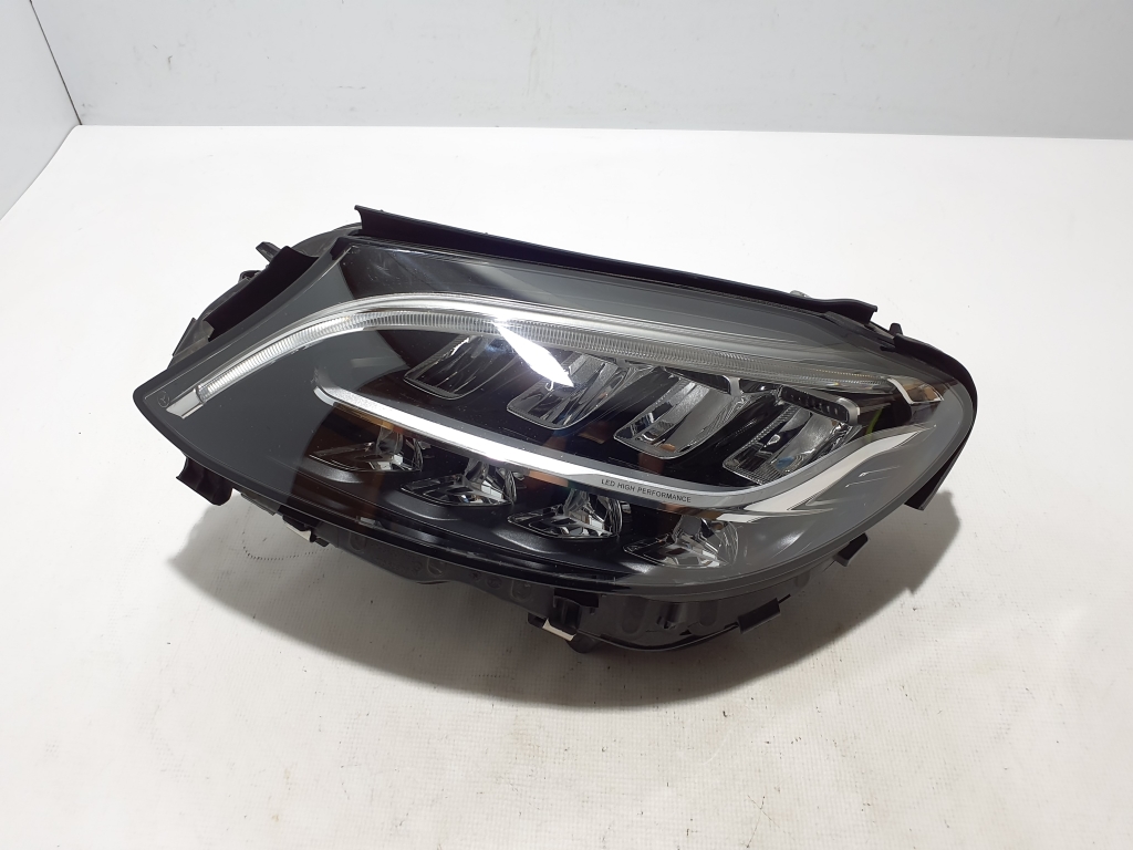 Mercedes Benz C-Class 205 (2014–2021) Scheinwerfer vorne A2059067905 Mercedes Benz C-Class 205 (2014–2021) Scheinwerfer vorne A2059067905