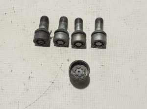  Wheel nuts, bolts 