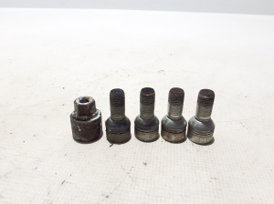  Wheel nuts, bolts 