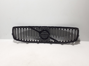  Front grille 