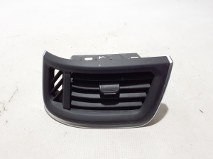   Dashboard air vent grilles  - 687617778R 