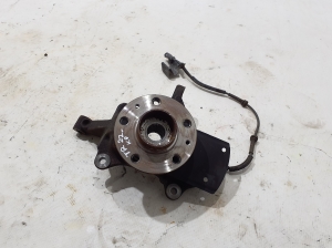   Front wheel hub  -  