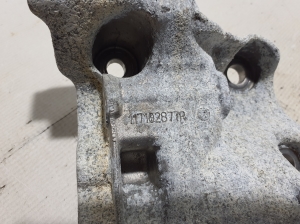  Engine holder 