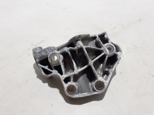  Engine holder 