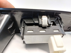 Peugeot 208 (2019–2026) Rear window opening switch 98044803ZD - 3