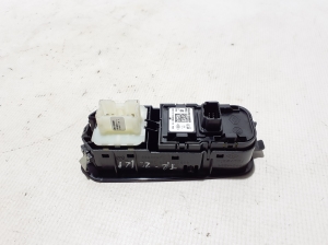 RENAULT Trafic lV (2022–2026) Front door glass switch 809617863R - 2