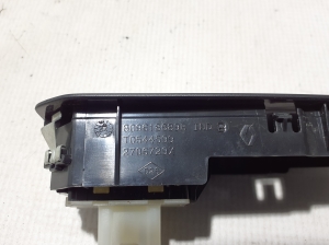 RENAULT Trafic lV (2022–2026) Front door glass switch 809618689R - 2