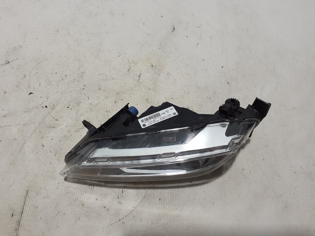 SEAT Leon 4 generation (2020-2023) Front Right Fog Light 5F0941702C 25080925