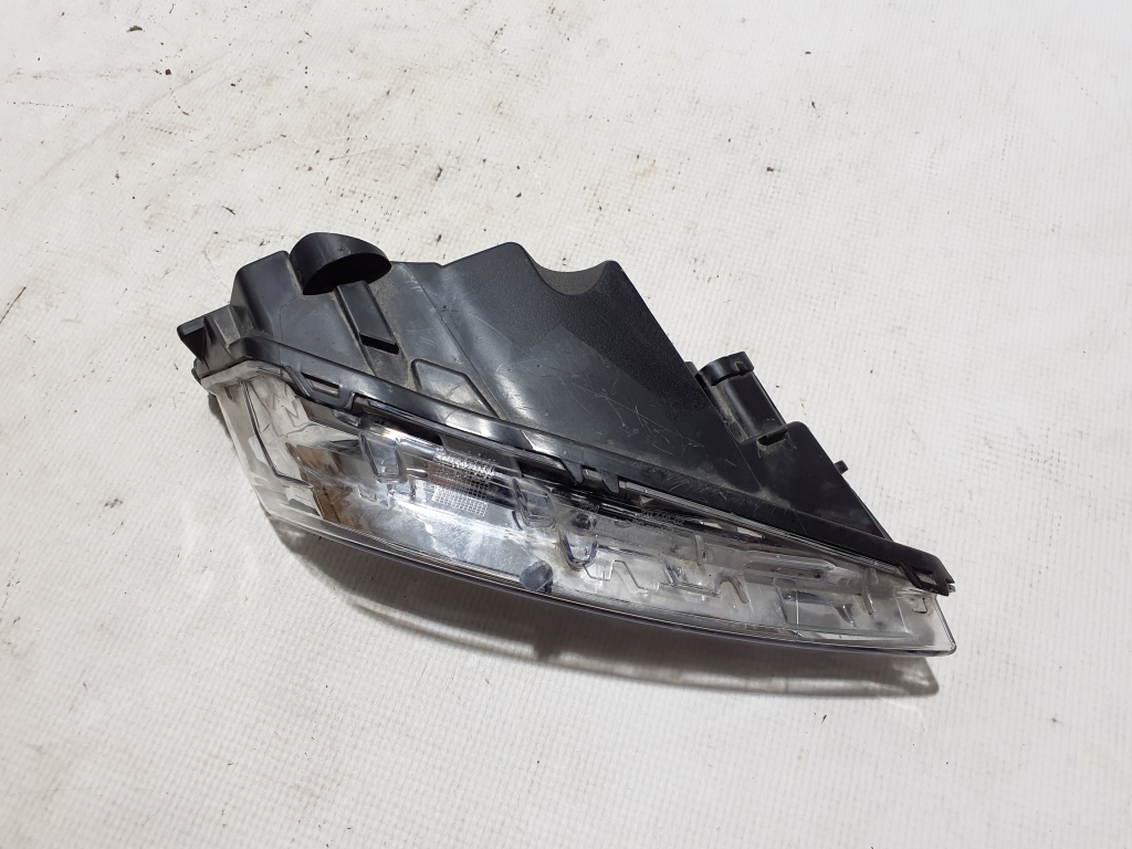 SEAT Leon 4 generation (2020-2023) Front Right Fog Light 5F0941702C 25080925