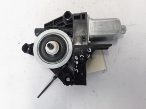 VOLVO S60 II (2010–2018) Rear side door window regulator motor 31253064 - 4