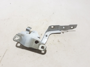  Engine cover hinge 