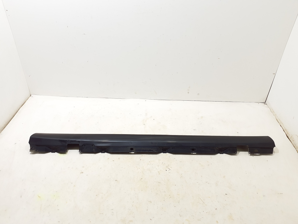 MERCEDES-BENZ A-Class W177 (2018-2024) Десен страничен пластмасов капак на прага A1776908700, A1776984300 25303121