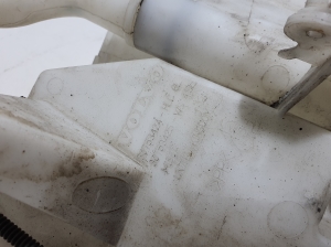  Windscreen washer tank front 