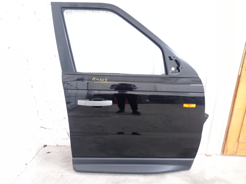 LAND ROVER Range Rover Sport 1 generation (2005-2013) Front Right Door 25098726