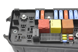 Opel Vectra C (2002–2008) Sicherungskastengehäuse unter der Motorhaube 13241892 - 2