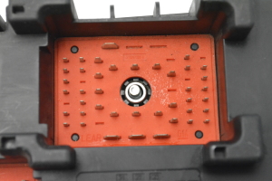 Opel Vectra C (2002–2008) Sicherungskastengehäuse unter der Motorhaube 13241892 - 3