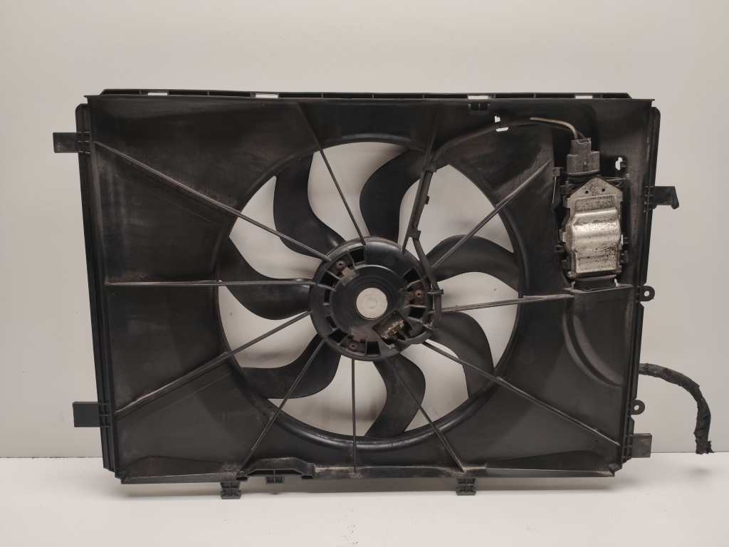 MERCEDES-BENZ A-Class W176 (2012-2018) Engine Cooling Fan Radiator A2465000093 25113299