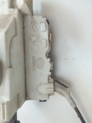 Peugeot 508 (2010–2017) Front door lock A048069 - 2