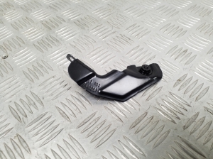 Front fender bracket - 7488119