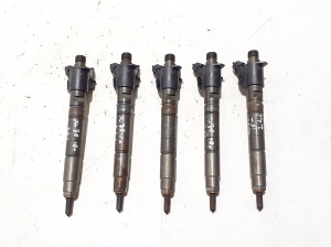  Fuel injector 