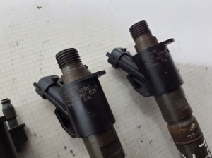  Fuel injector 