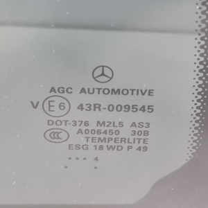 Mercedes Benz GLS 166 (2015–2019) Aizmugurējo sānu durvju trīsstūrveida stikls A1667300955 - 2