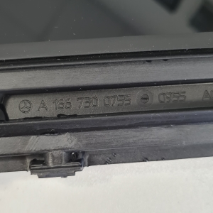 Mercedes Benz GLS 166 (2015–2019) Aizmugurējo sānu durvju trīsstūrveida stikls A1667300955 - 3