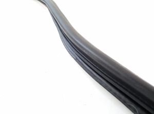  Front door sealing rubber 