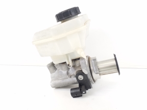  Master cylinder 