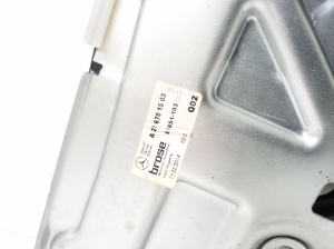 Mercedes Benz E-Class W207 (2009–2017) Rear fork windscreen lifter A2076701503 - 3