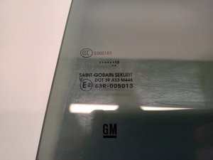 Opel Grandland X (2017–2026) Aizmugures stikls YP00076780 - 2